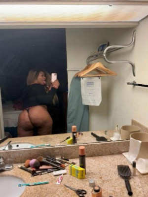 FrEAk with Big ol' Georgia PEACH 🍑 ! X-tras available